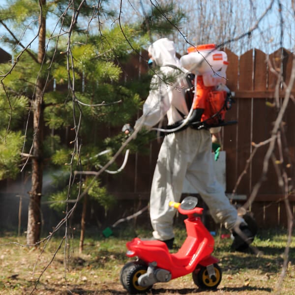 Обработка участка от клещей в Уссурийске?